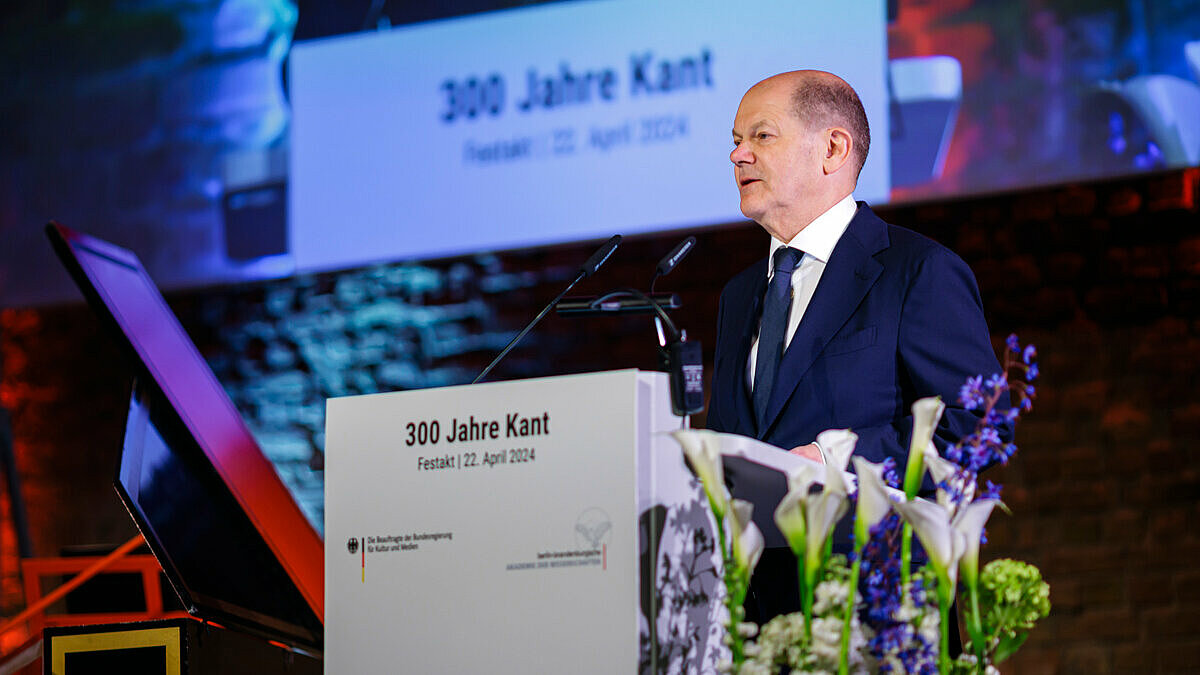 Bundeskanzler Olaf Scholz hielt anlässlich des 300. Geburtstages von Immanuel Kant die Festrede "Aus gegebenem Anlass: Gedanken zu Kants Entwurf 'Zum ewigen Frieden'"