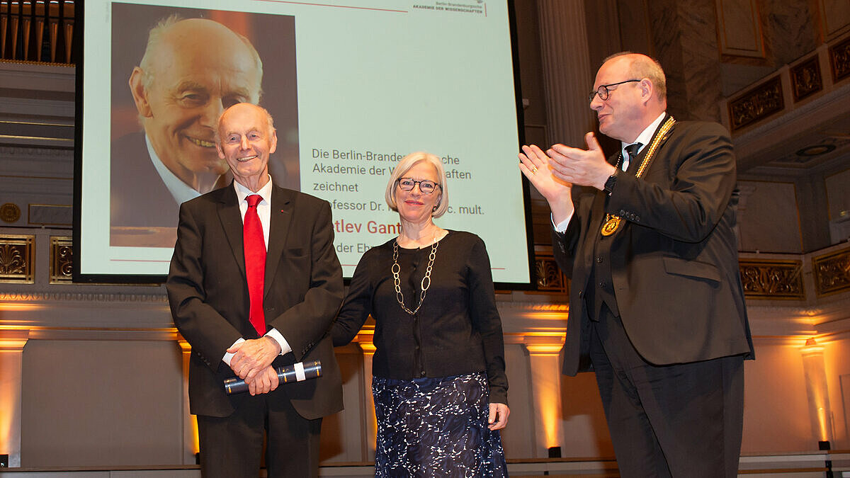 Akademiemitglied Detlev Ganten erhielt im Rahmen des diesjährigen Leibniztages die Ehrenmitgliedschaft.