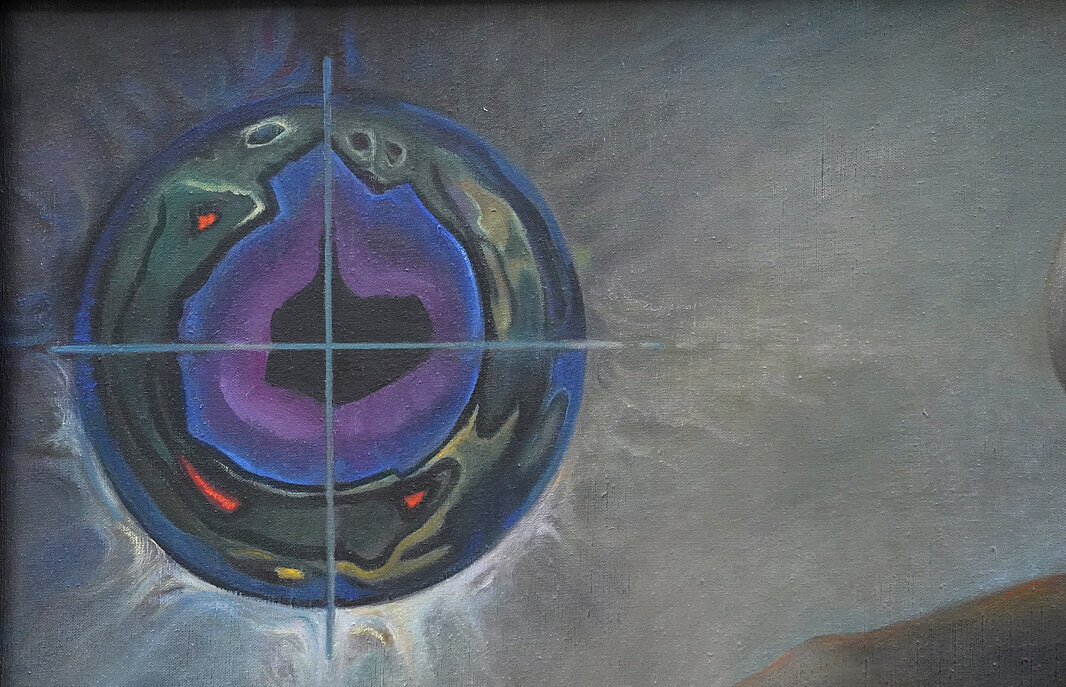 Detailaufnahme von einem lila-rot-grau gemalten Ozonloch