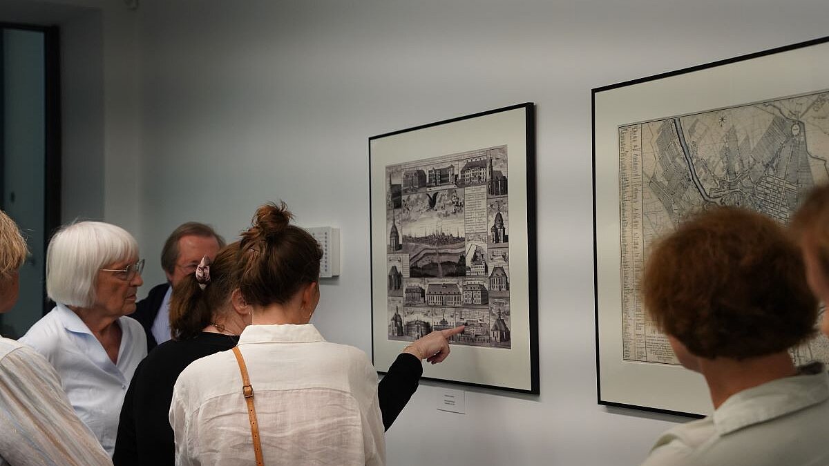 Führung durch das Akademiearchiv im Rahmen des Mittagssalons am 3.9.2025.