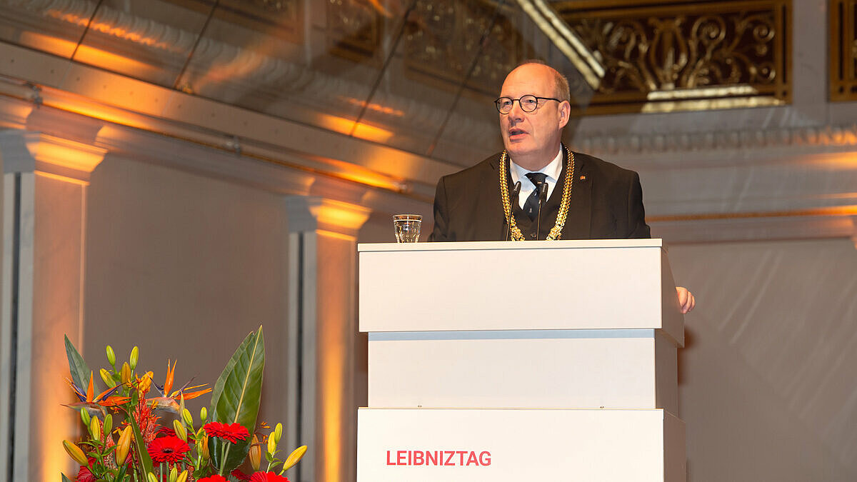 Akademiepräsident Christoph Markschies stellte seinen jährlichen Bericht beim Leibniztag unter die Überschrift "Kulturwandel in der Wissenschaft ist notwendig – oder: Was kann man aus 325 Jahren für die Zukunftsfähigkeit der deutschen Wissenschaft heute lerne