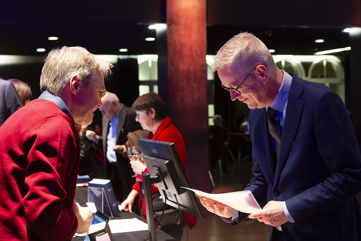 Der Einsteintag bot außerdem Gelegenheit, sich über die Forschungsprojekte der Akademie zu informieren.