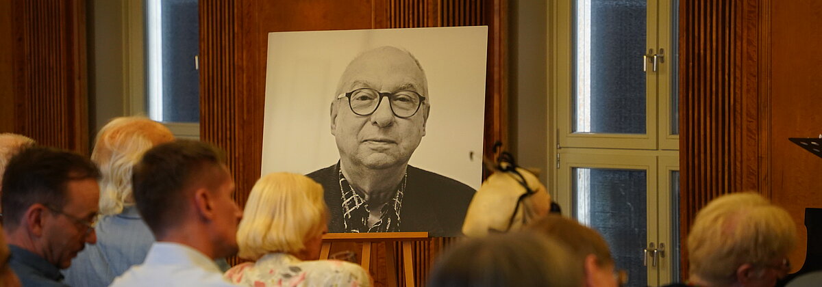 Foto von Aribert Reimann im Einstein-Saal der BBAW