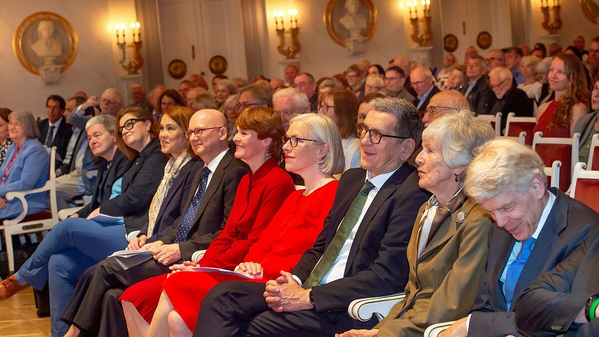 Foto der vorderen Reihe von Menschen, die im Konzerthaus Berlin sitzen